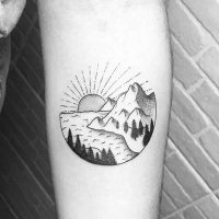 Tatuaje paisaje naturaleza estilo blackwork