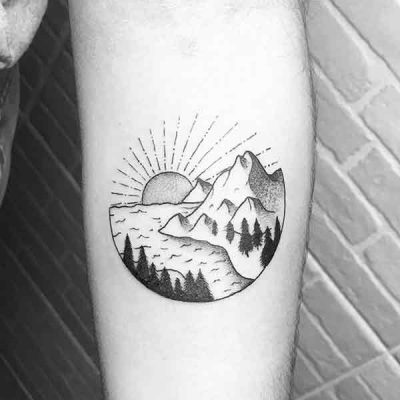 Tatuaje paisaje naturaleza estilo blackwork